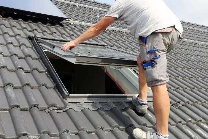 Holzkonstruktion eines Gartenhauses